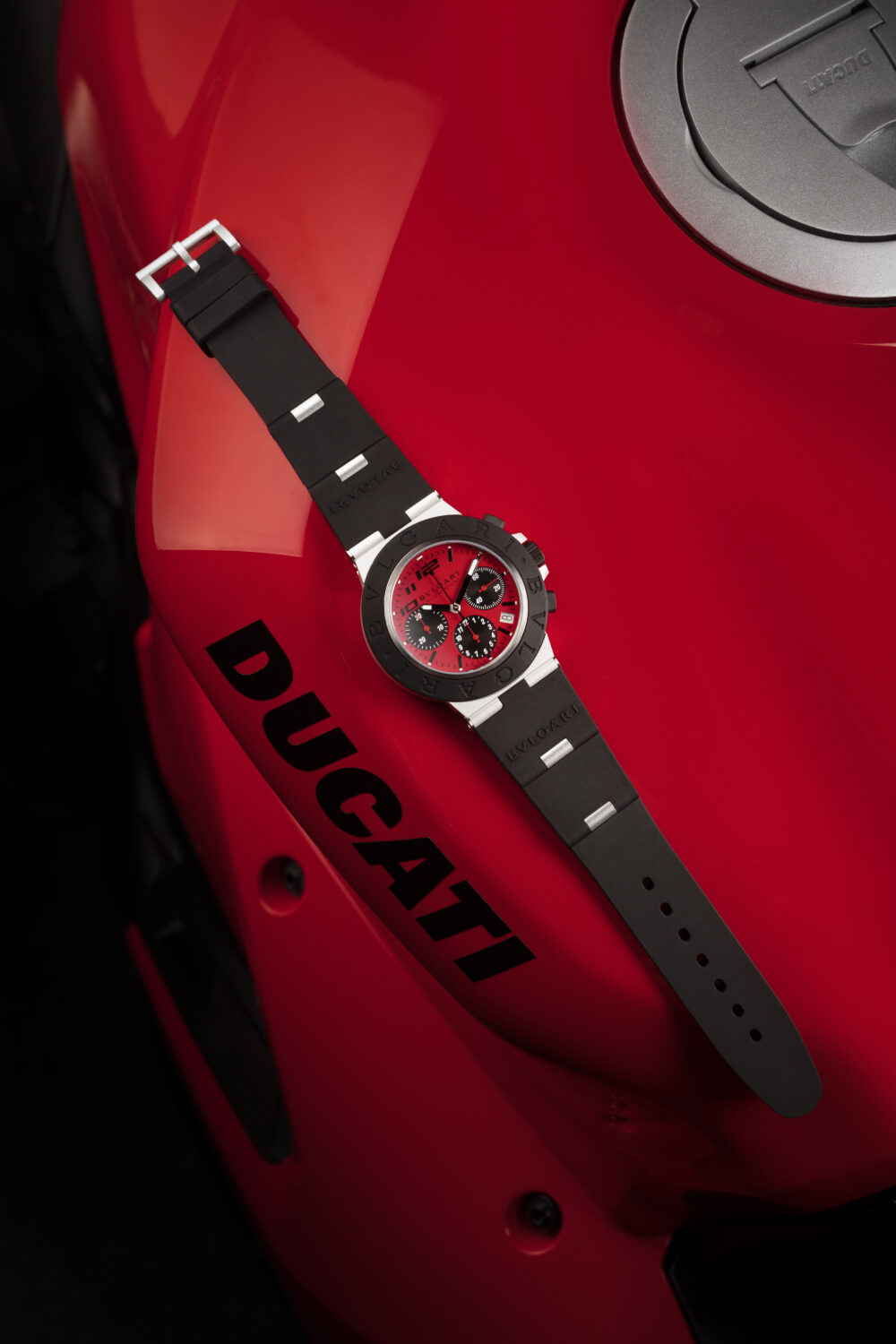 02Bulgari Aluminium Ducati Special Edition chronographUC389456Mid-jpg