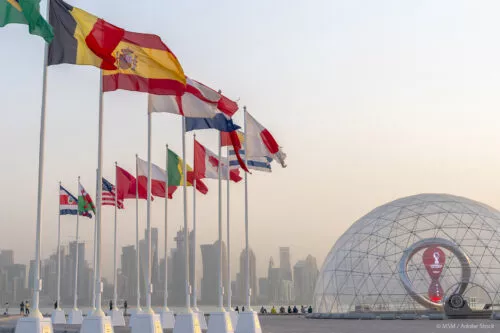 Coupe du monde au Qatar : la FIFA doit aider à indemniser les familles des travailleurs migrants décédés
