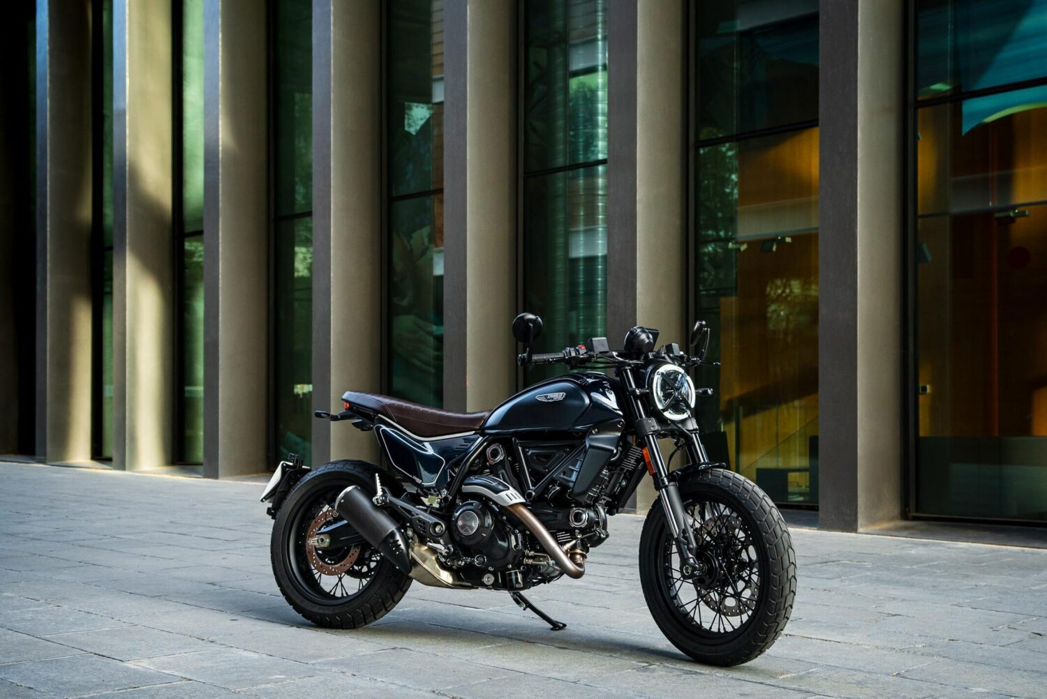 MY23DUCATISCRAMBLERNIGHTSHIFT 253UC456754High-jpg