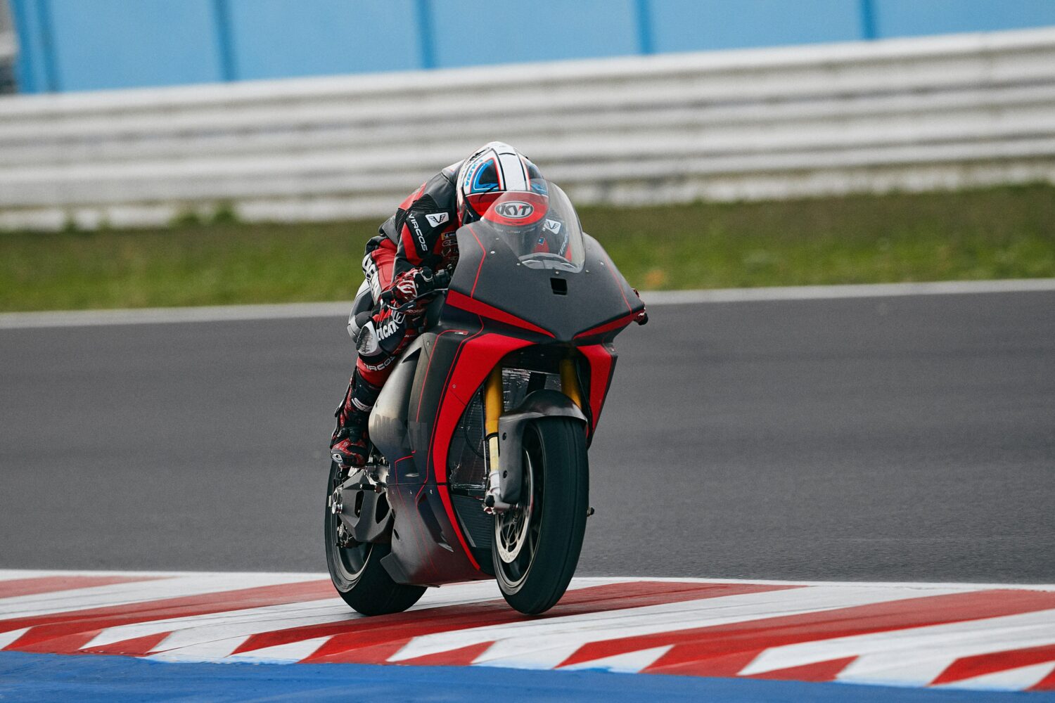 DucatiMotoEprototypeUC548981High-jpg