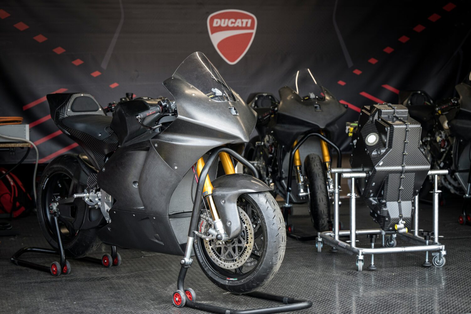 DucatiMotoEBoxUC548985High-jpg