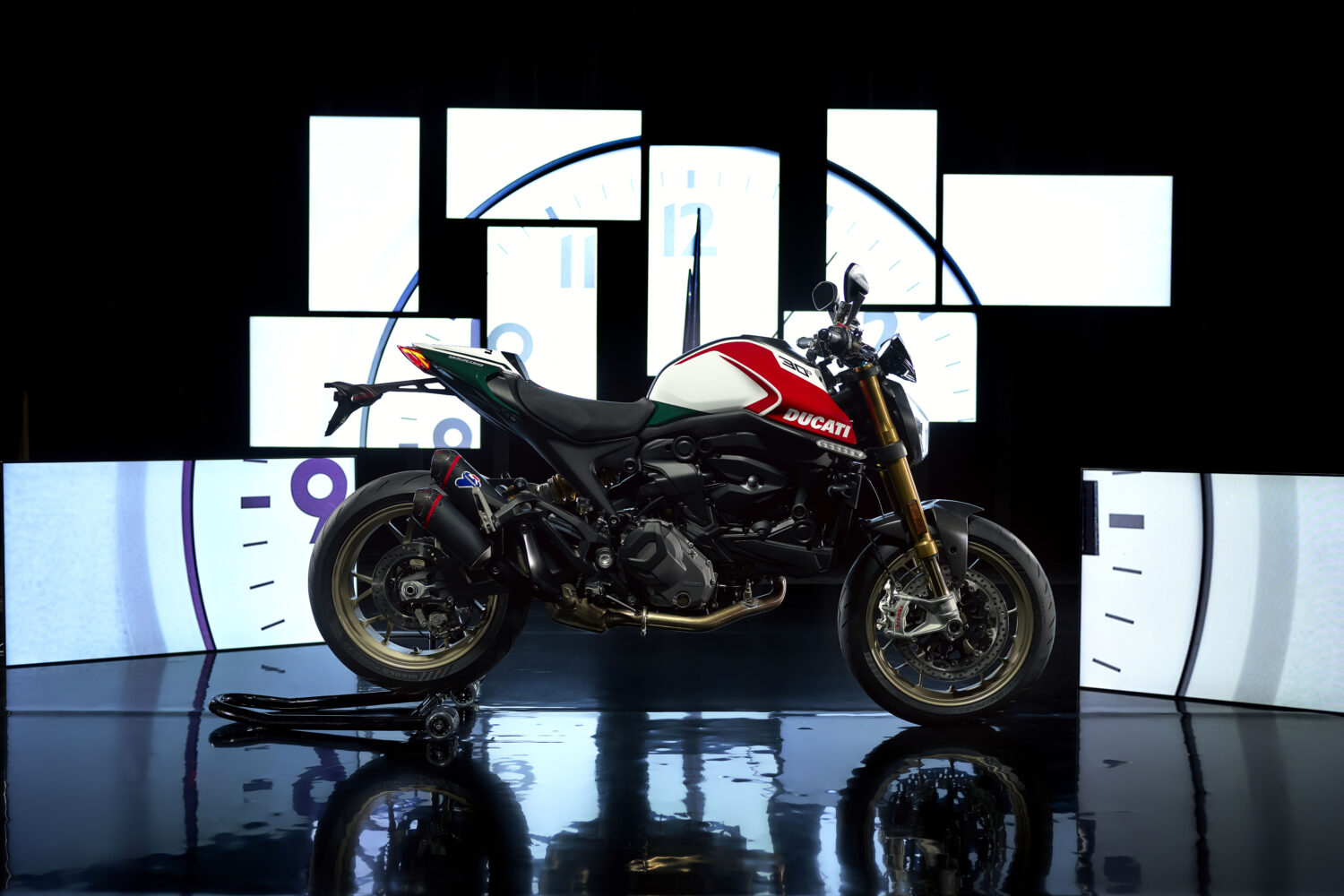 MY24DucatiMonster30048UC534915High-jpg