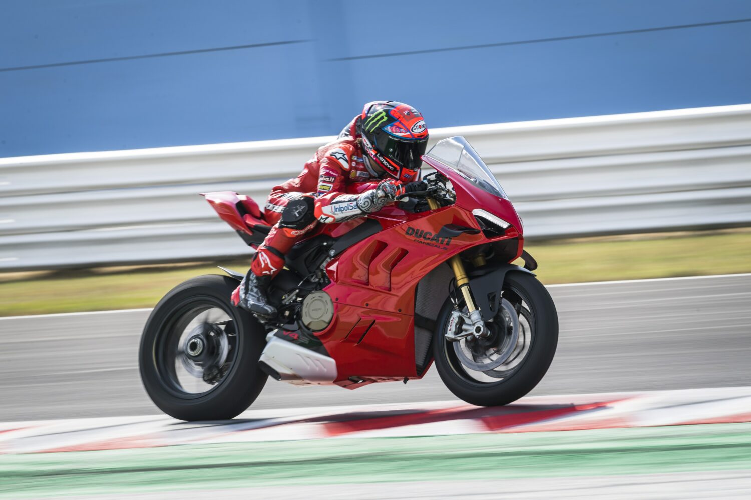 MY22DucatiPanigaleV4S 106UC354219High-jpg
