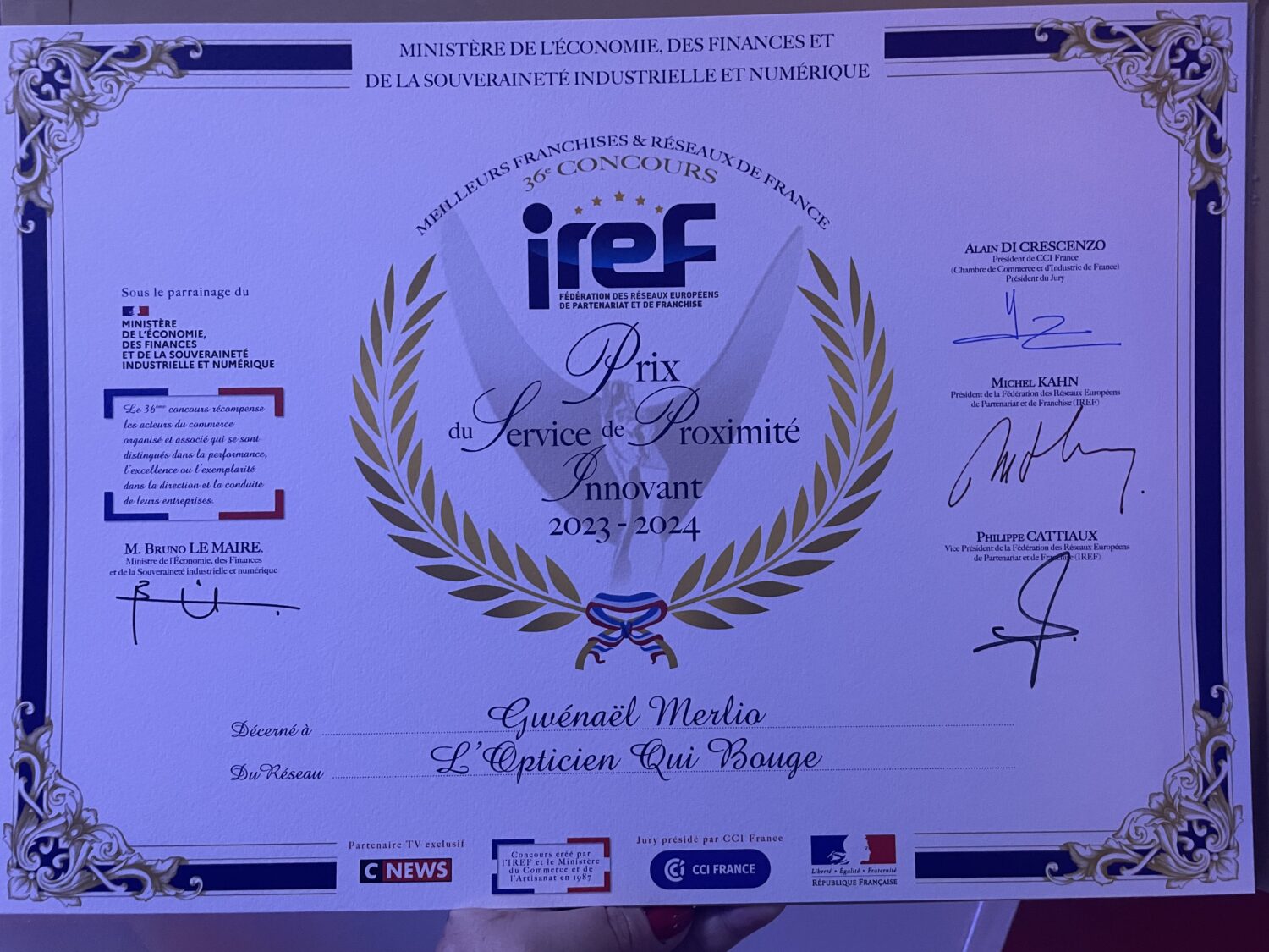 DiplomeTropheeIREFLOpticienQuiBougesigneparBrunoLeMaire-jpeg