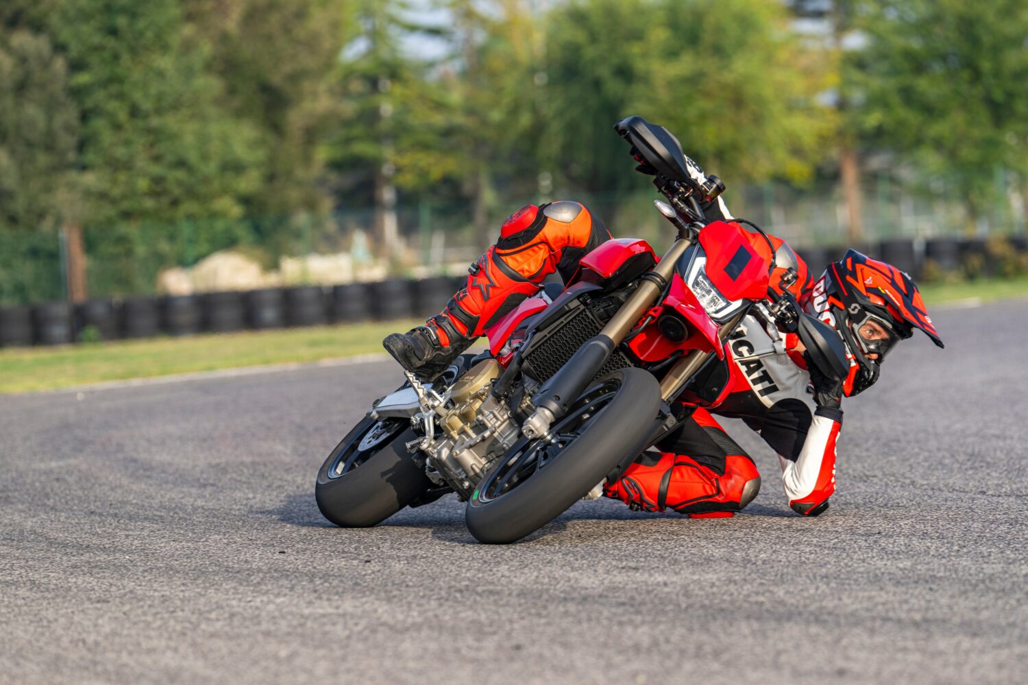 MY24HYPERMOTARD698MONO05UC575821High-jpg