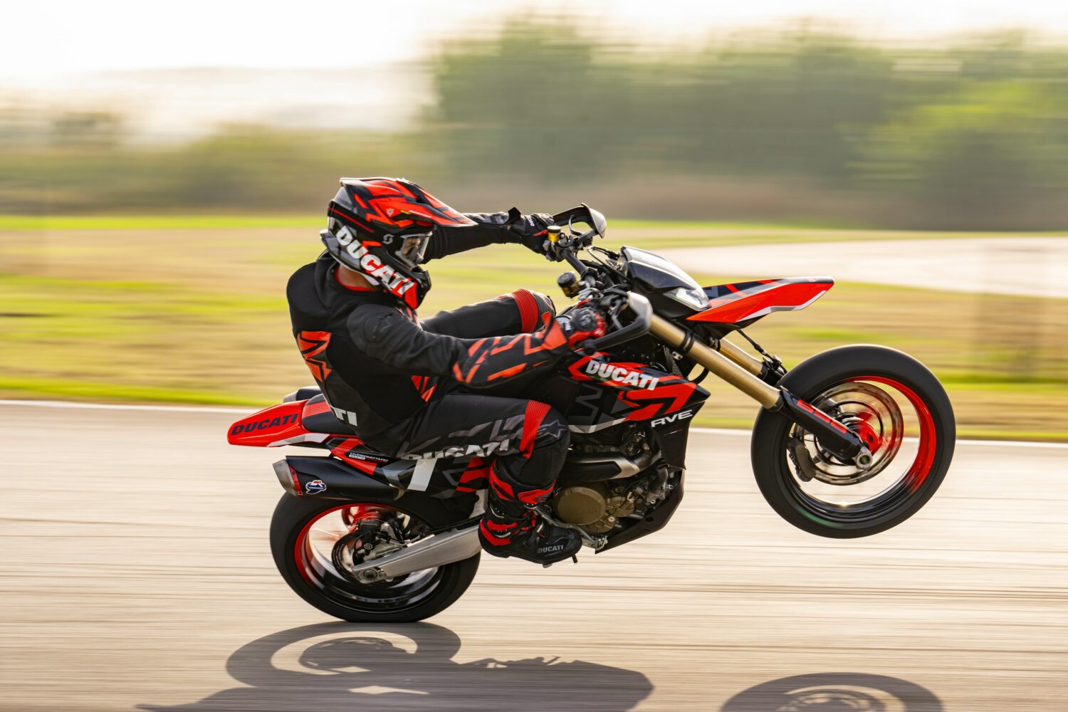 MY24HYPERMOTARD698MONO04UC575820High-jpg