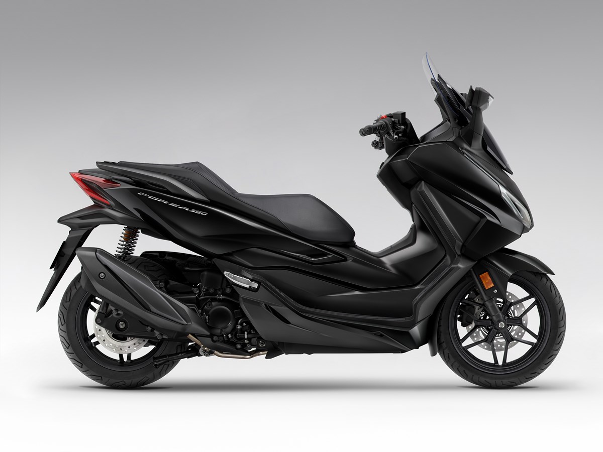 Nouveaux coloris pour le millésime 2024 des ADV350, Forza 125 et Forza 350
