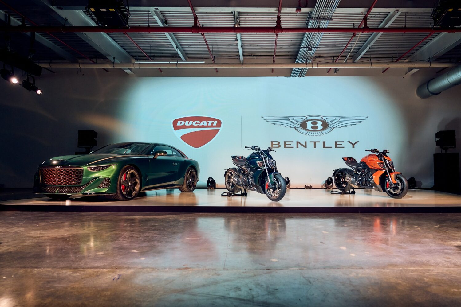 MY24DUCATIDIAVELFORBENTLEYMIAMI 1UC589538High-jpg