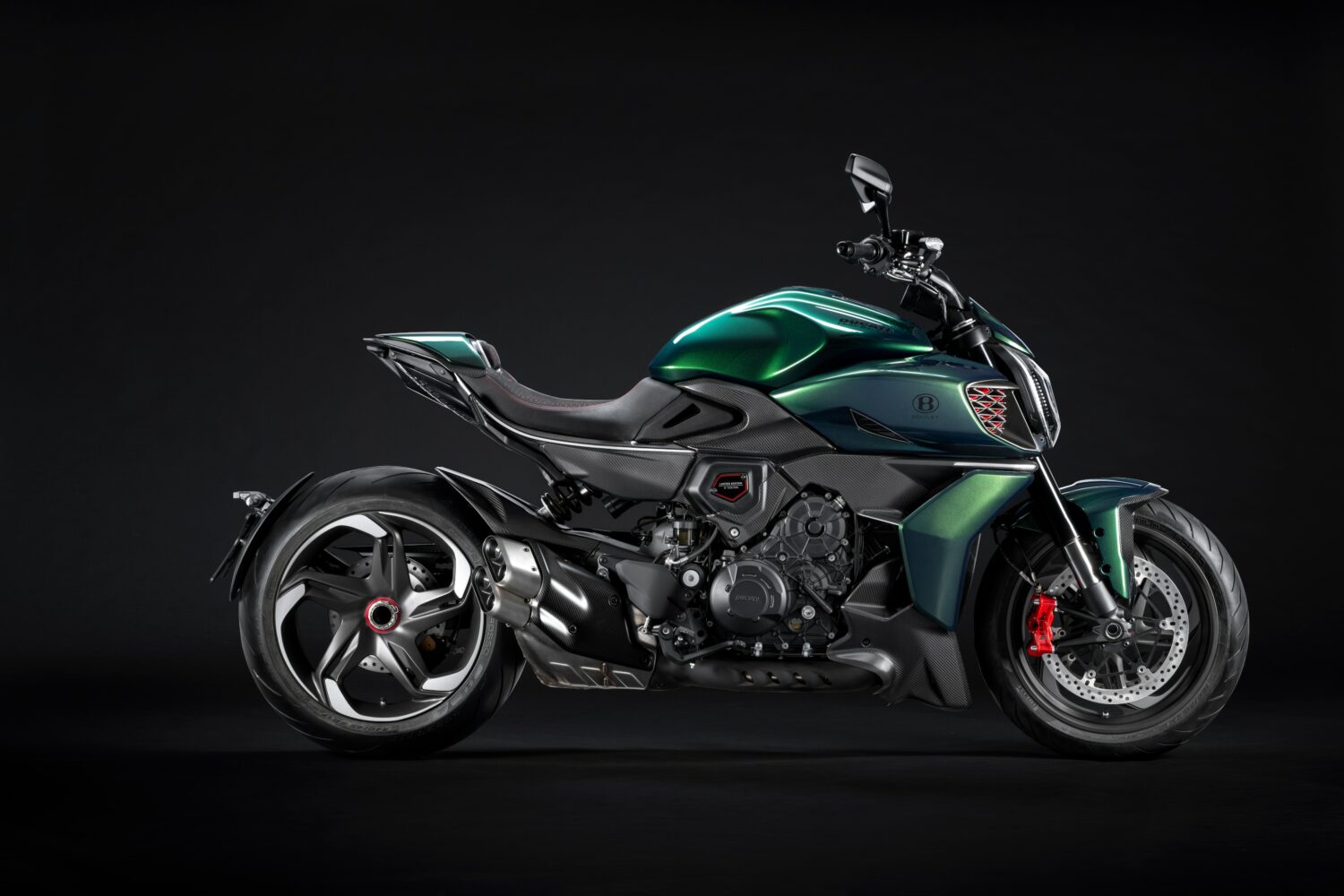 MY24DUCATIDIAVELFORBENTLEY 11UC589330High-jpg