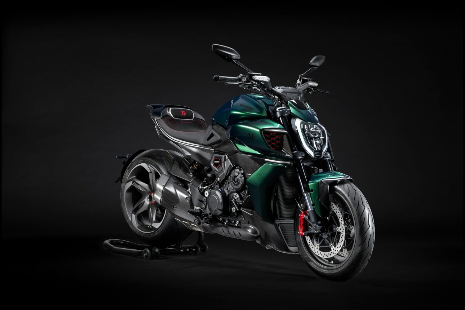 MY24DUCATIDIAVELFORBENTLEY 13UC589328High-jpg