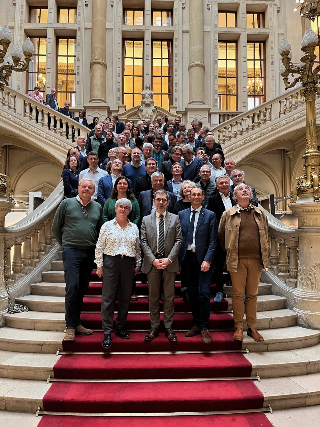 Michaël Weber et Philippe Gamen avec les participants à l'AG du 4 avril. Crédits : N.Streib FPNRF - libre de droits
