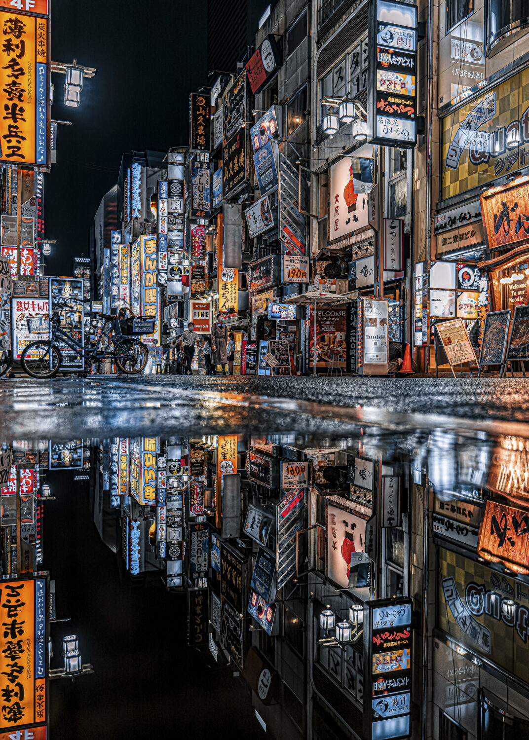Kabukicho in Shinjuku (c) Junya Watanabe-jpg
