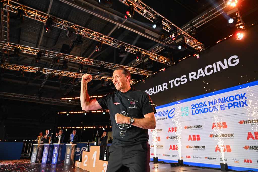 JTCSRacingJamesBarclayTeamsWorldChampionsLondon210724001-jpg