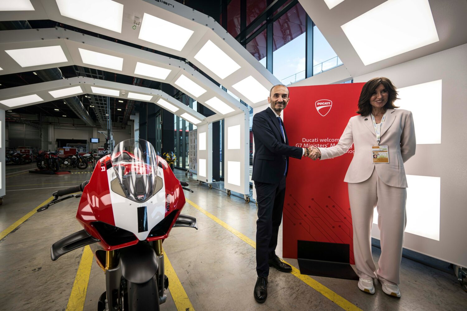 3G7VisitsDucatiUC659646High-jpg