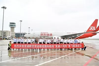 Xinhua Silk Road : L'aéroport de Wuhu Xuanzhou ouvre une ligne de fret aérien international vers la capitale vietnamienne Hanoï