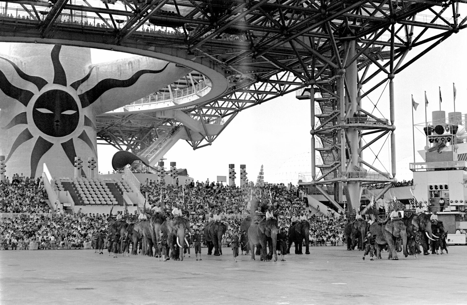 Japan-Connect-MediaConnect-elephant-from-Thailand-performing-at-the-Osaka-Expo-event-1970-C-Jiji-Press-jpg