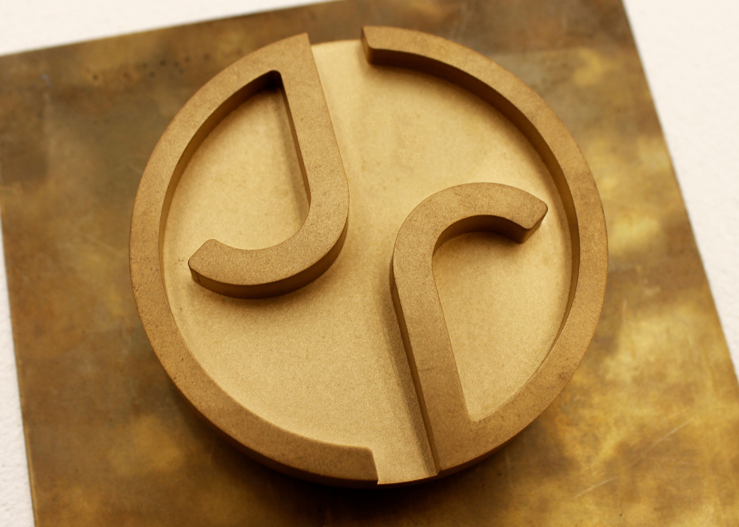 JAGUARMONOGRAMARTISTSMARK16X9191124-jpg
