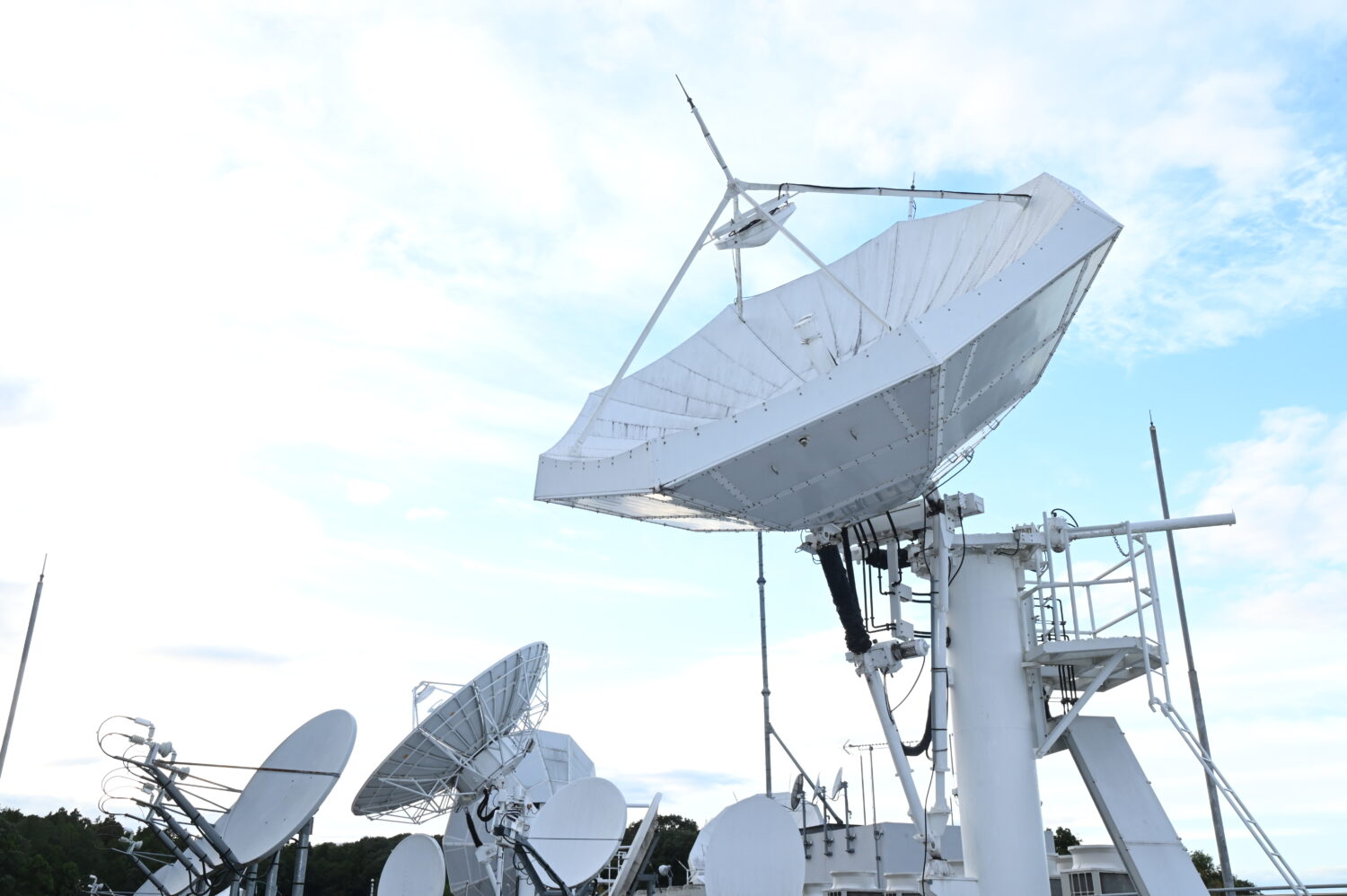 Image de la station terrestre au centre de contrôle satellite de Yokohama de SKY Perfect JSAT