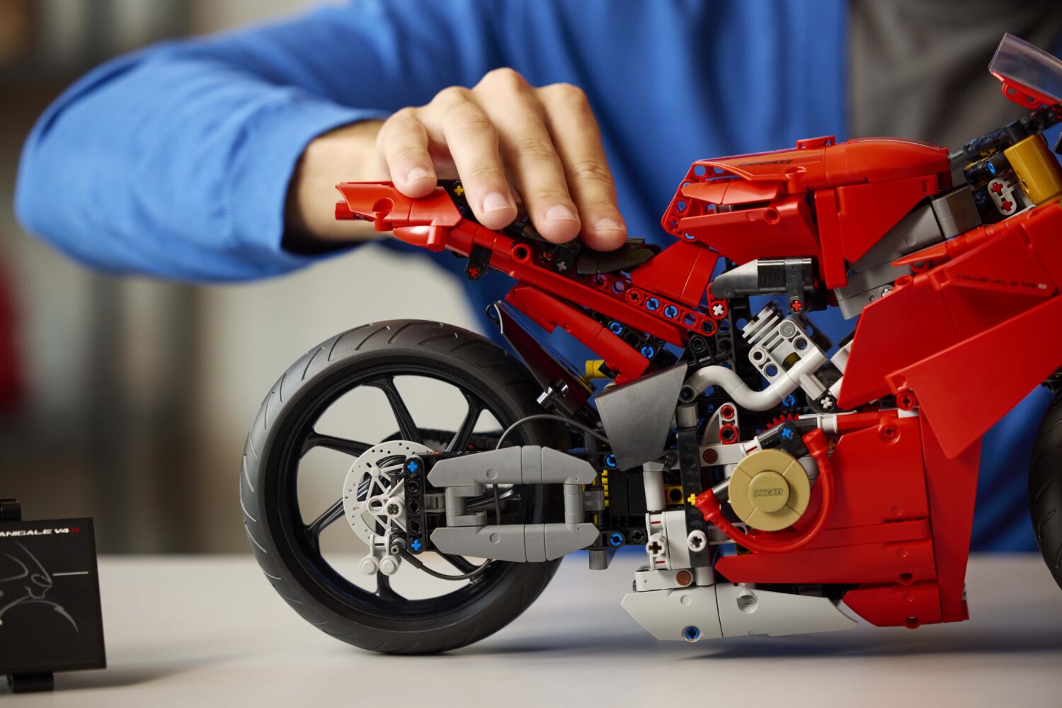 LEGODucatiPanigaleV4SAmbience 7UC730950High-jpg