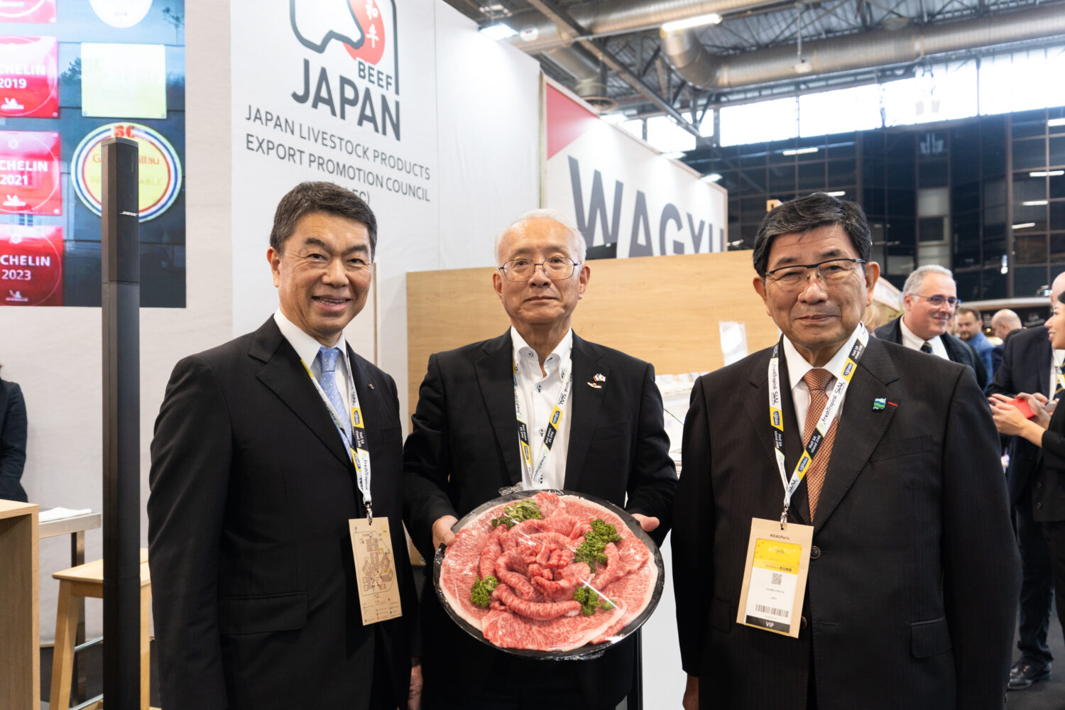 From left to right: Yoshihiro Murai, Governor of Miyagi Prefecture, Wagyu educator, Mr. Uemura, and Hajime Furuta, Governor of Gifu Prefecture, at Sial Paris 2024. (c) Japan Livestock Products Export Promotion Council.jpg