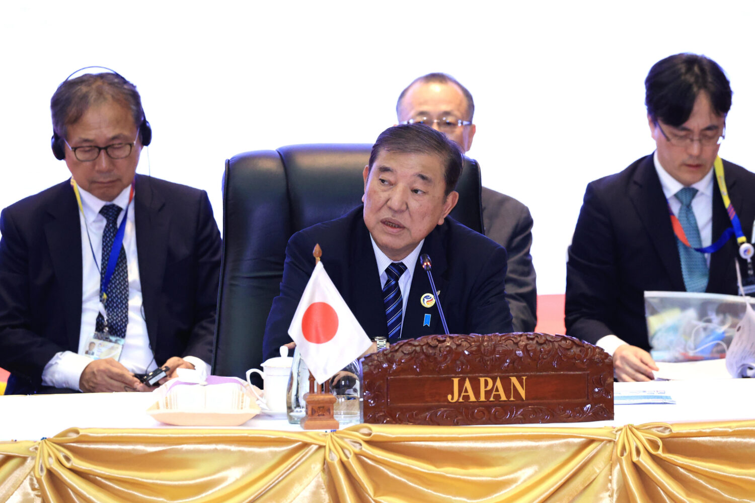 AZECLe Premier ministre Ishiba sadresse a lauditoire