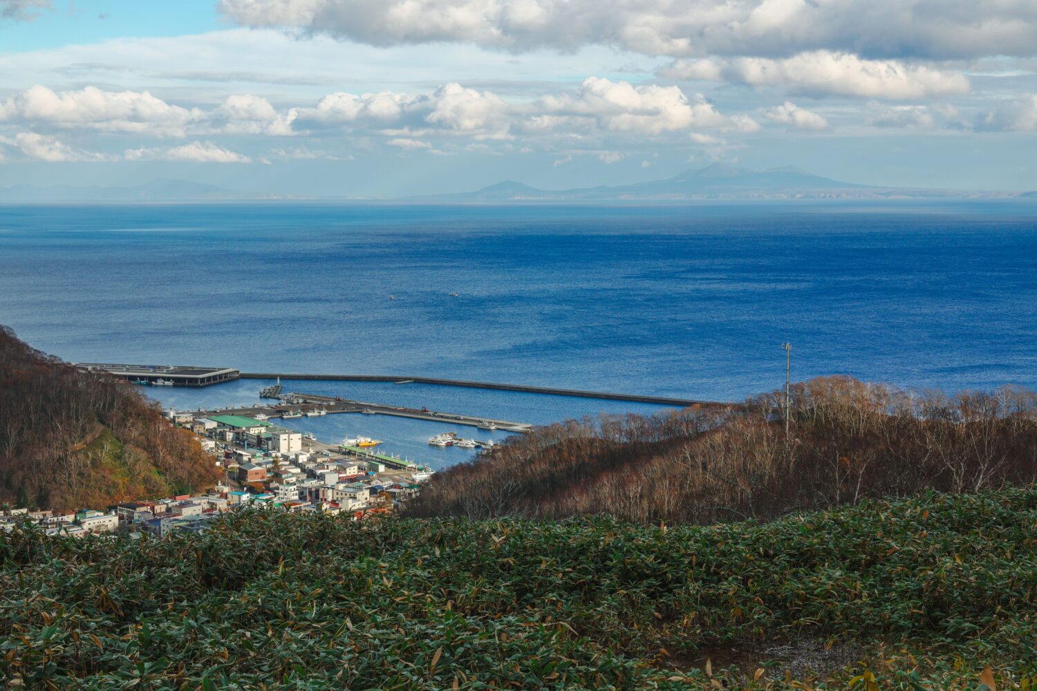 En surplomb de la ville de Rausu c Hokkaido Tourism Organization-jpg