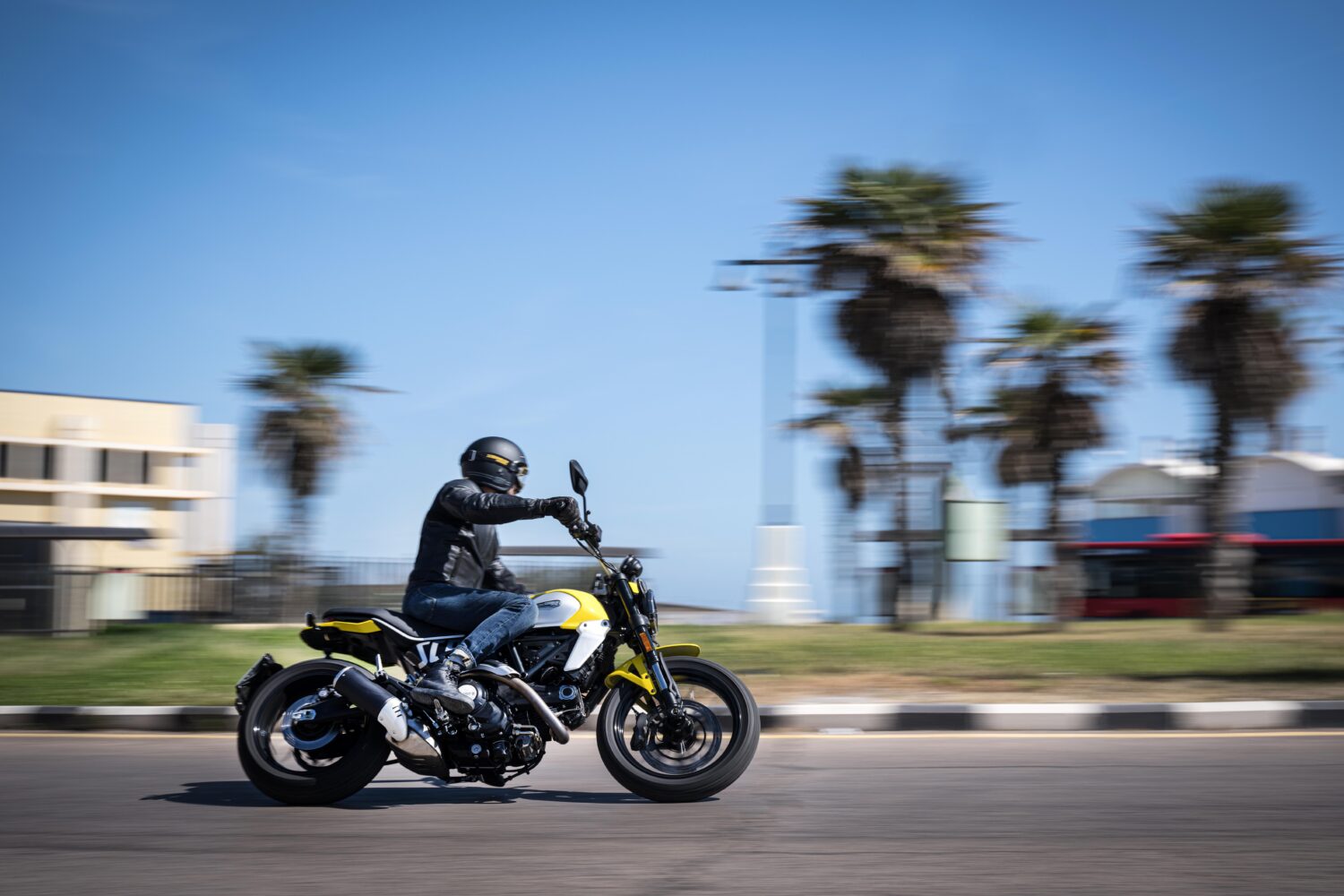 MY23DucatiScramblerIcon131UC494935High-jpg