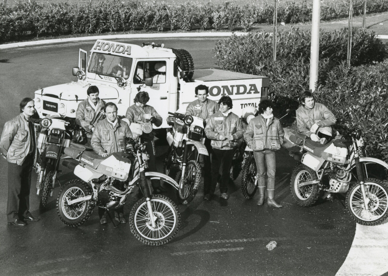 HONDA-FRANCE-Dakar83-TEAM-AMB-001-jpg