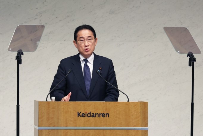 Then Japanese Prime Minister Fumio Kishida delivers guest speech at 13th Asia Business Summit on July 5, 2024. (c) AFP＝時事