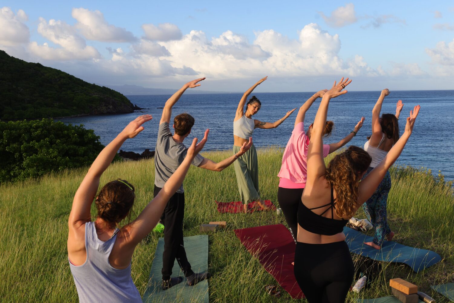 00136127-les-saintes-adultes-yoga-jpg