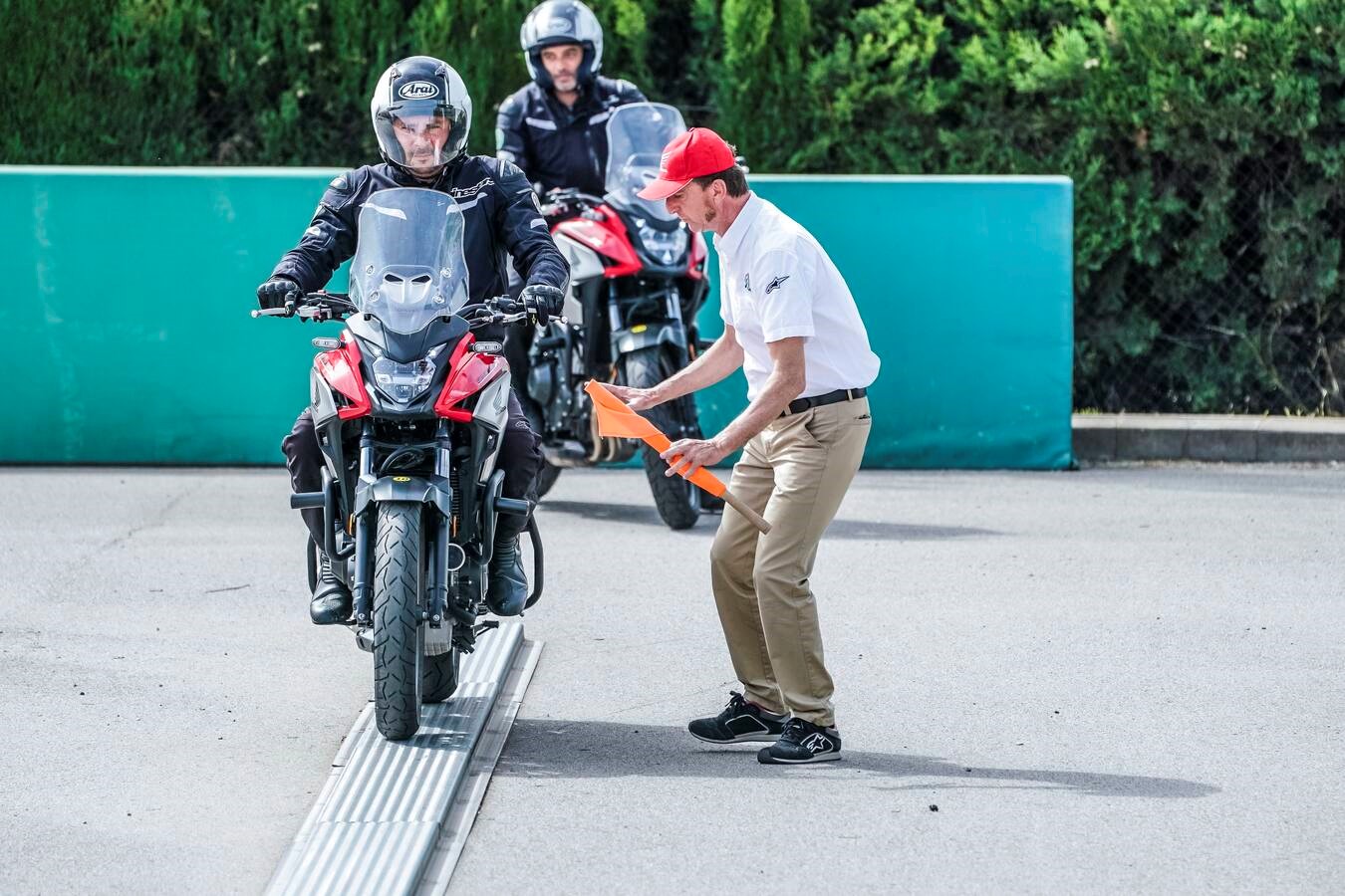 541124BeyondthebikeThirtyyearsofsaferidingatHondaInstitutode-jpg
