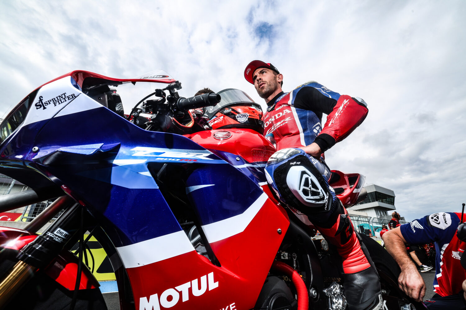 Honda Racing et Corentin Perolari sur leurs terres françaises pour ce week-end de World Superbike.