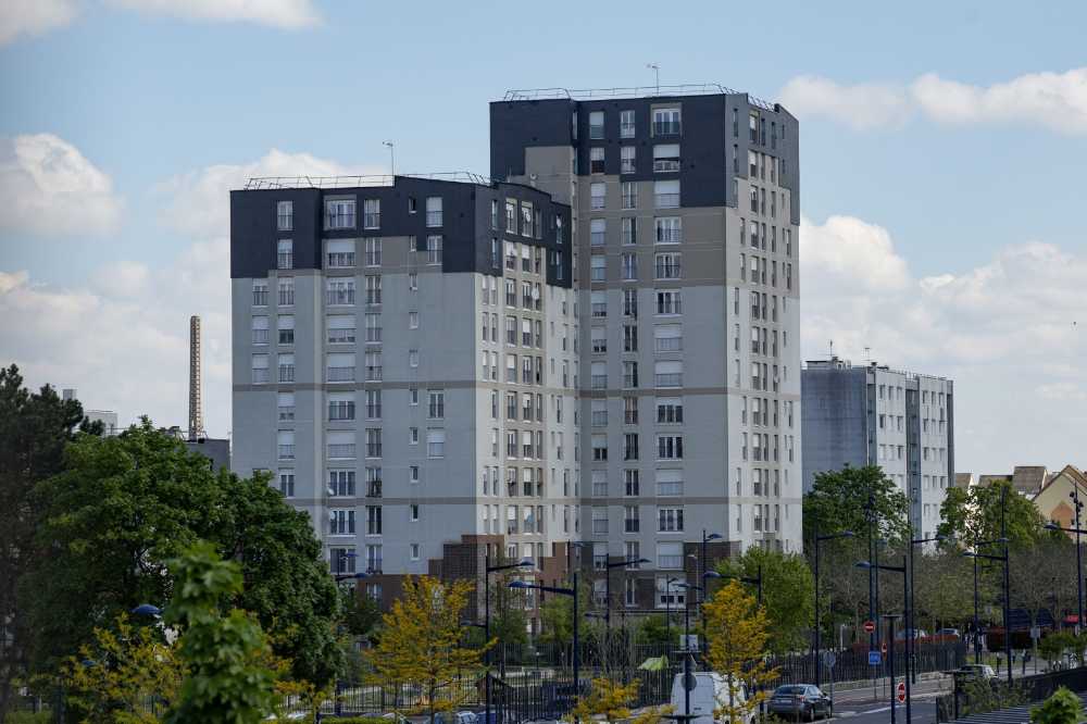 Non, aucune loi n’autorise les squatteurs à rester dans un logement après 45 jours d’occupation