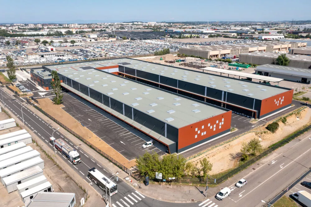 AEW acquiert un portefeuille de 97 000 m² de logistique urbaine pour le compte d’un investisseur institutionnel, portant le total investi à 195 millions d’euros