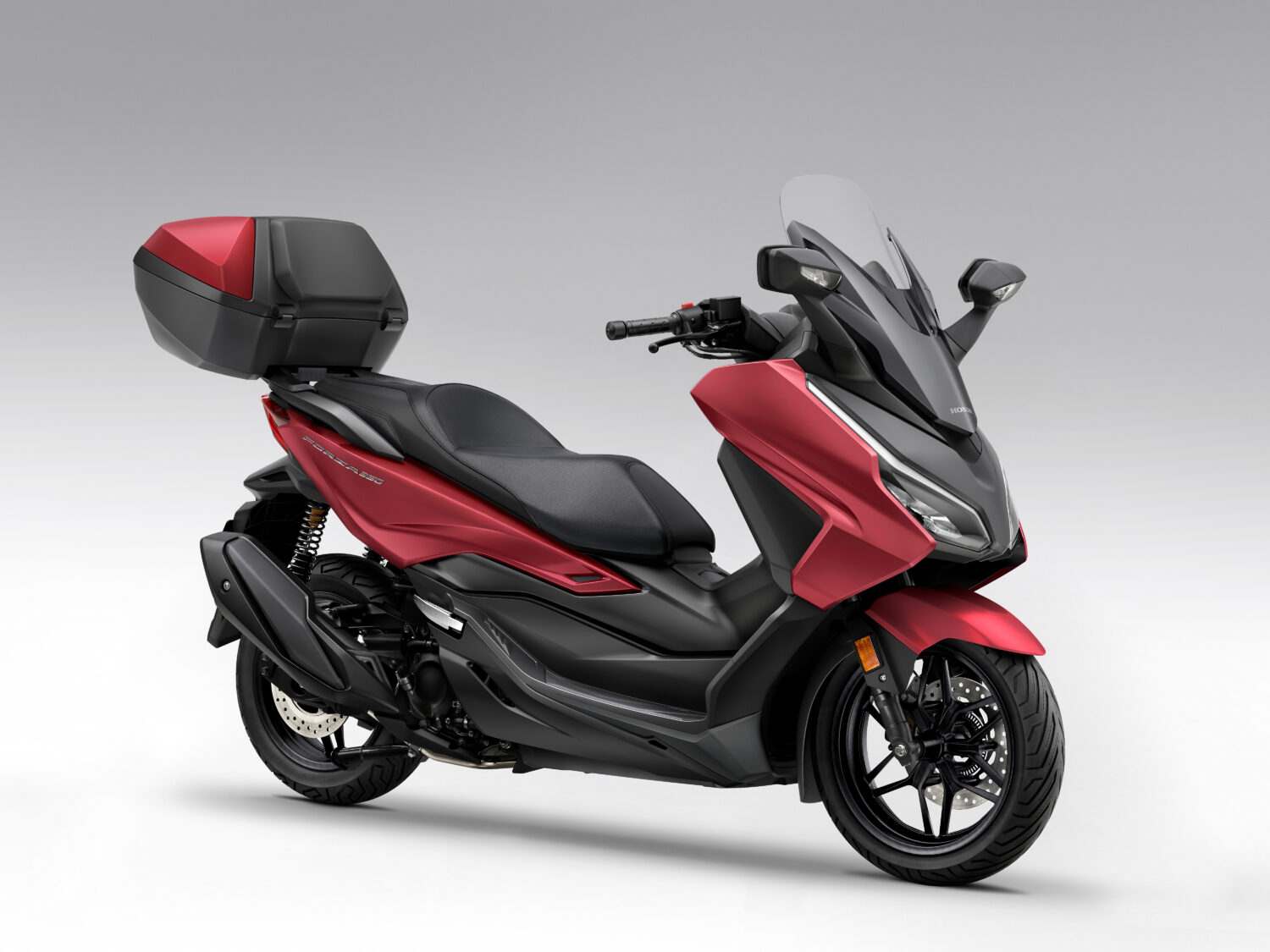 Honda Forza 2026 : découvrez les nouveaux coloris et équipements du scooter le plus vendu en France