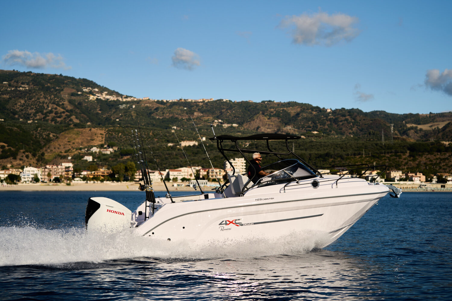 4XC DesignH23 Cabin FishBF250 SW04-jpg