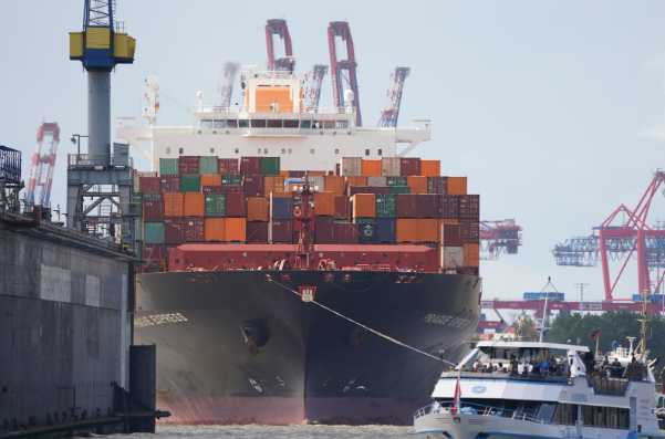 Geopolitics, Defence, and the Economy: These are the topics users asked the ChatEurope chatbot about most