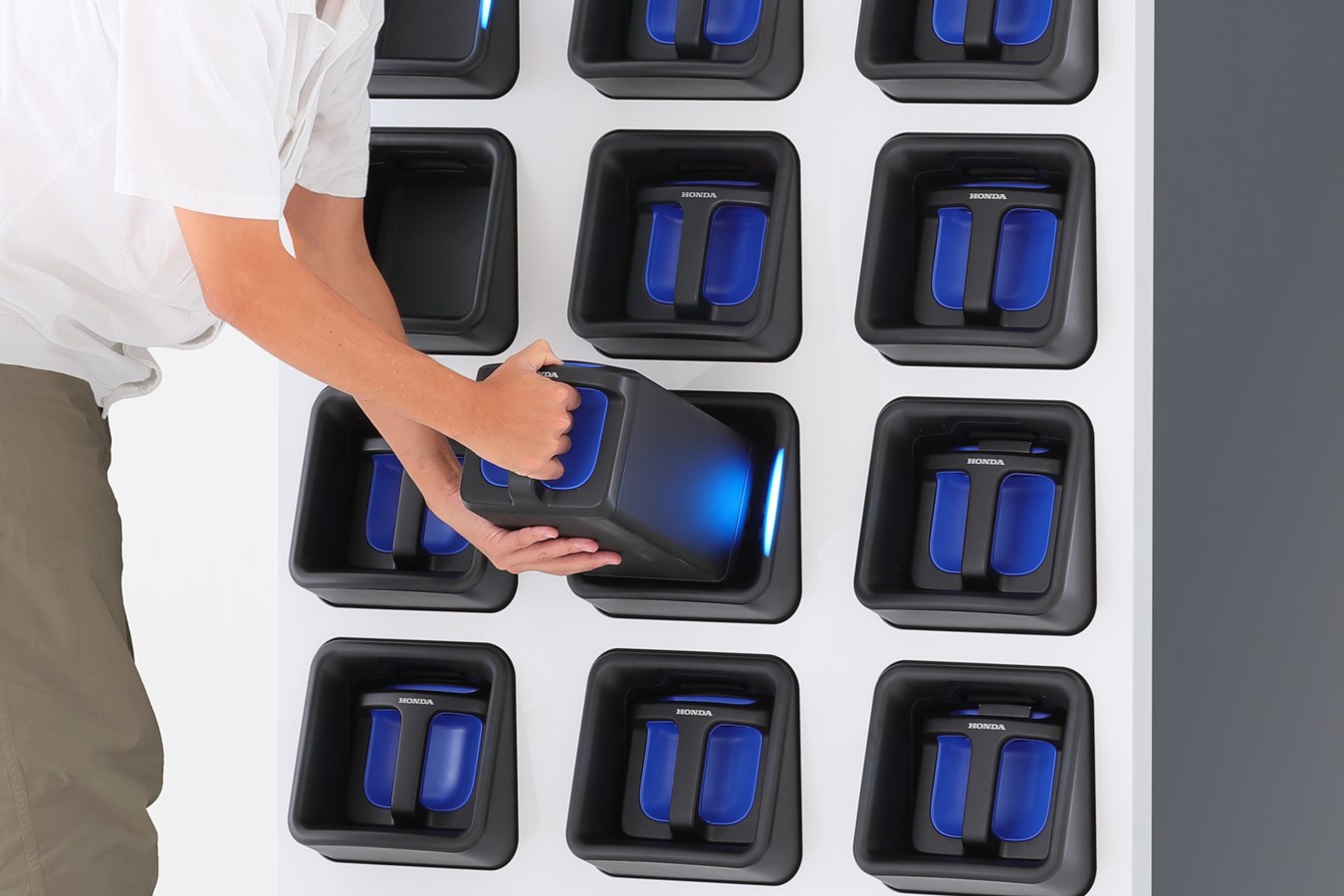 506794HondatoBeginEuropeanVerificationTestofBatterySharingServicewith-jpg