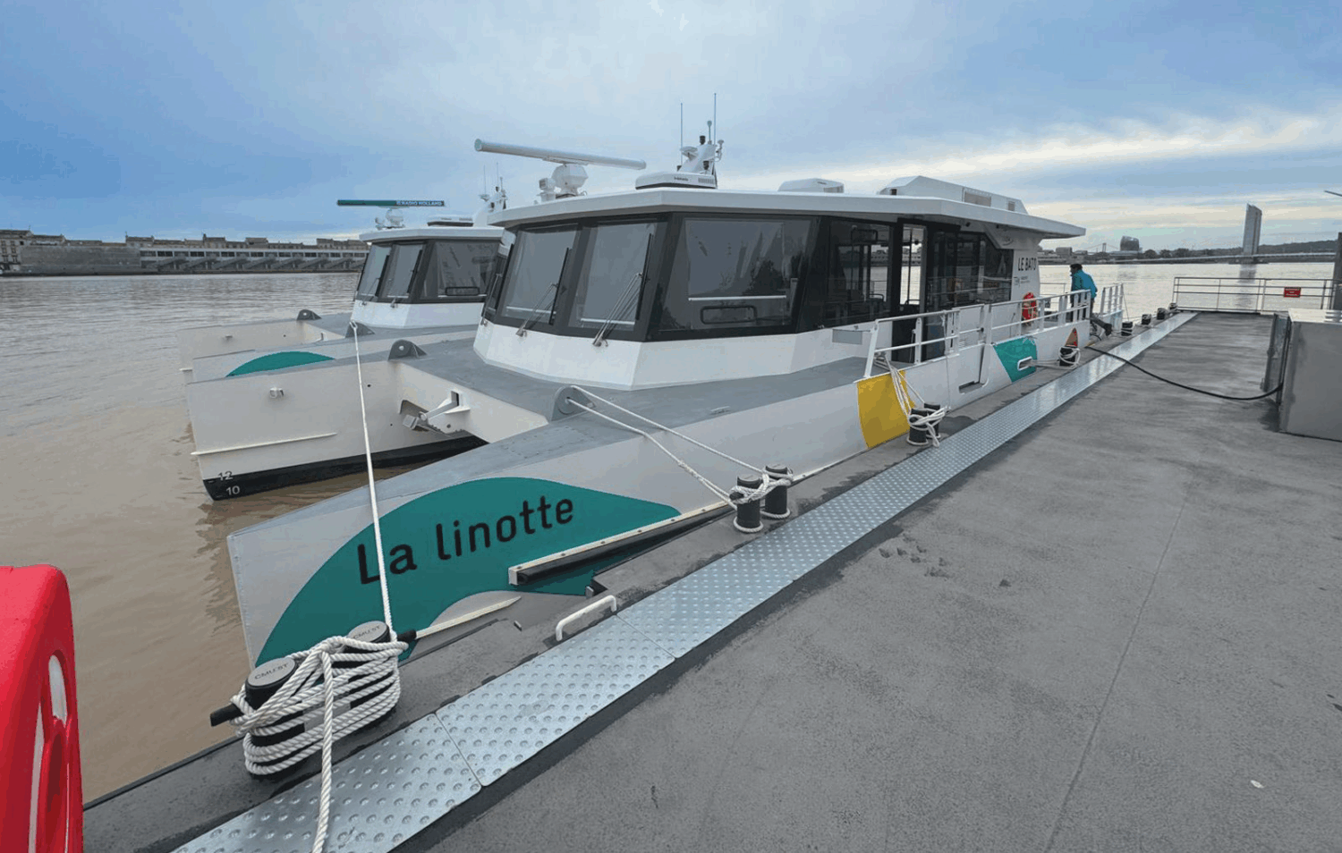 HYNAVAL - BASSIN A FLOT - BORDEAUX5-png