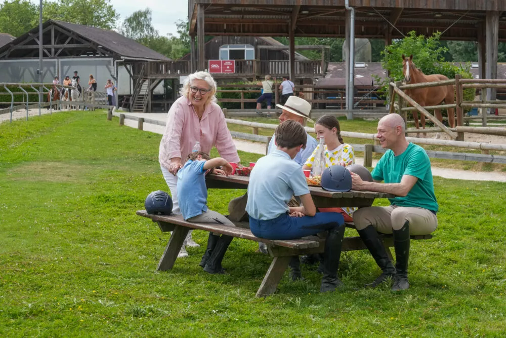 Poney-clubs et centres équestres : des lieux de lien social au cœur des territoires
