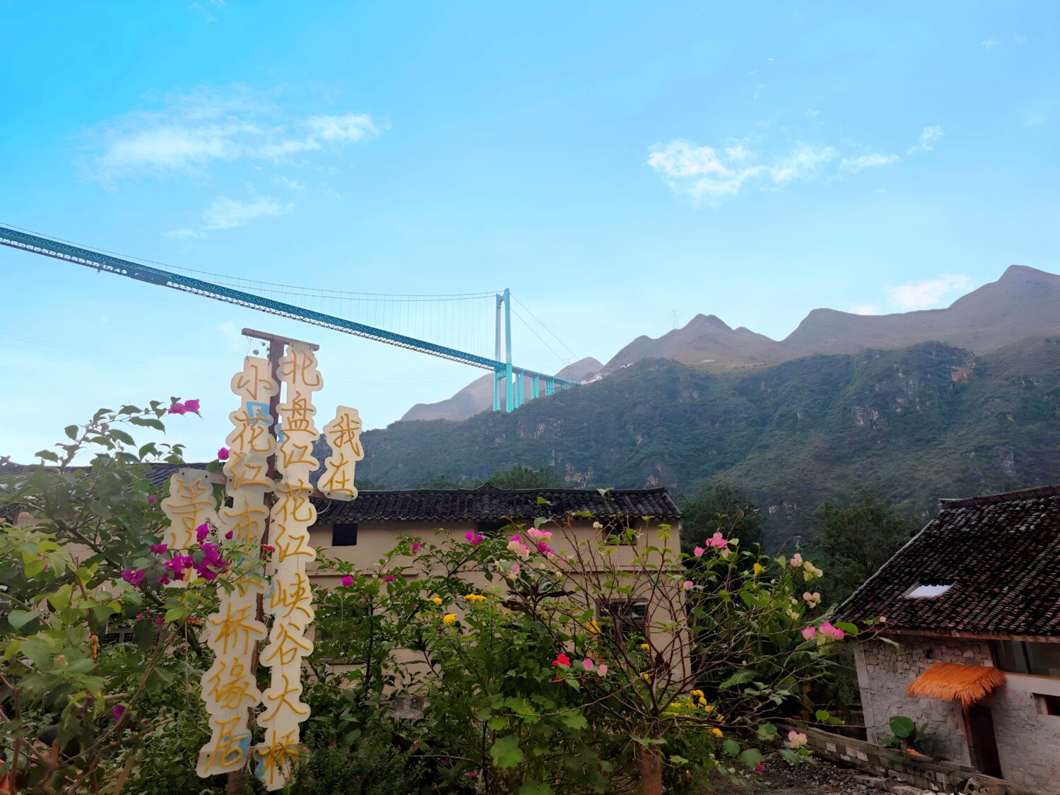 Buyi Qiao Yuan Ju homestay near the Huajiang Grand Canyon Bridge