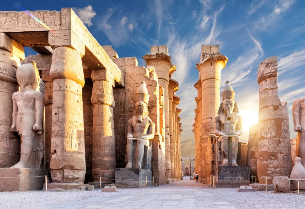 EN ROUTE VERS LE PAYS DES PHARAONS / Une combinaison bateau-bus proposée par l’organisateur de voyages culturels FVF*