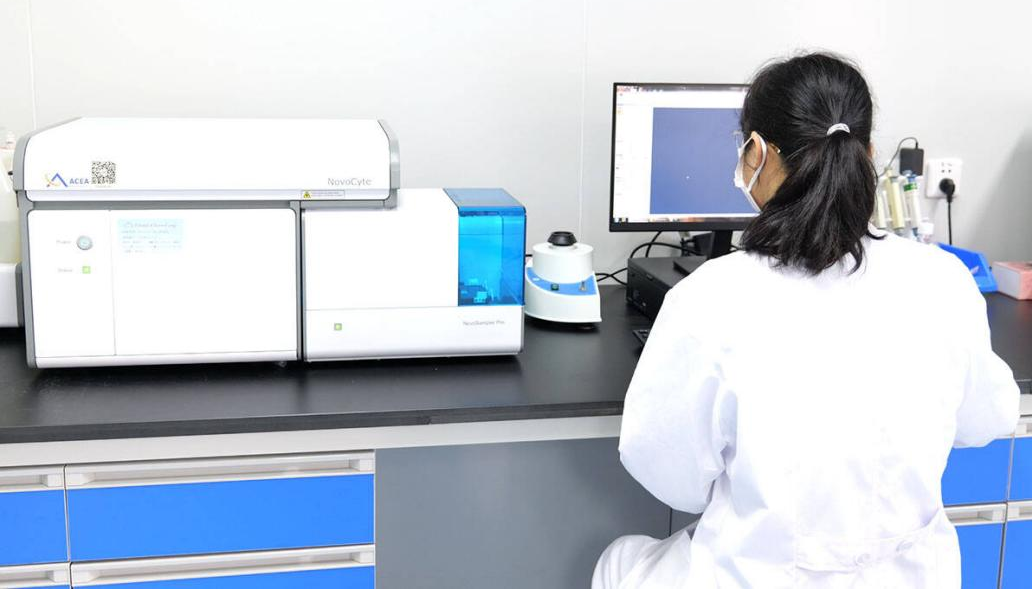Briser les limites d’efficacité en sciences de la vie : comment Cloud-Clone redéfinit la recherche grâce à une microbille