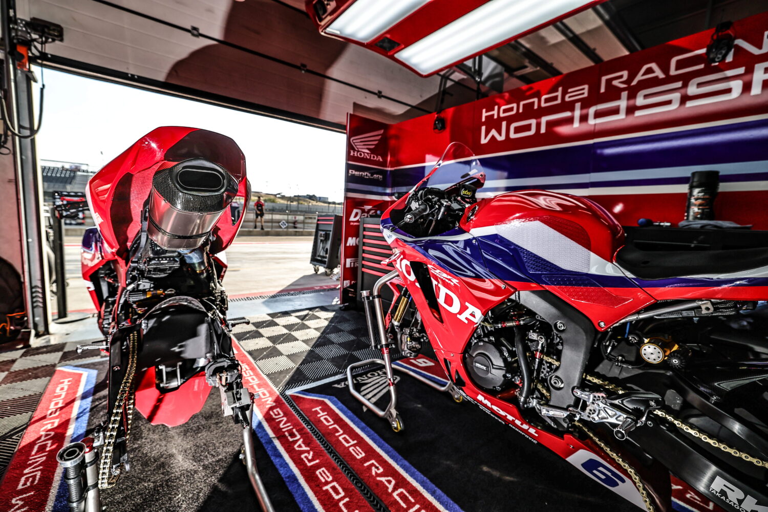 Misano attend le Honda Racing World Supersport team