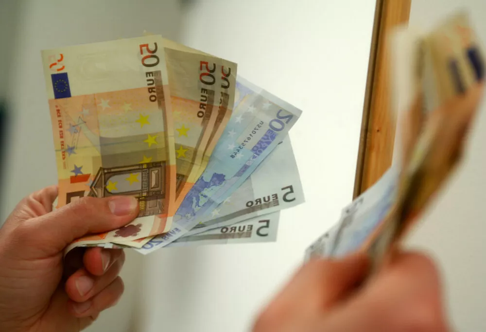Euro numérique: les députés veulent garantir la souveraineté, la confidentialité et la stabilité financière