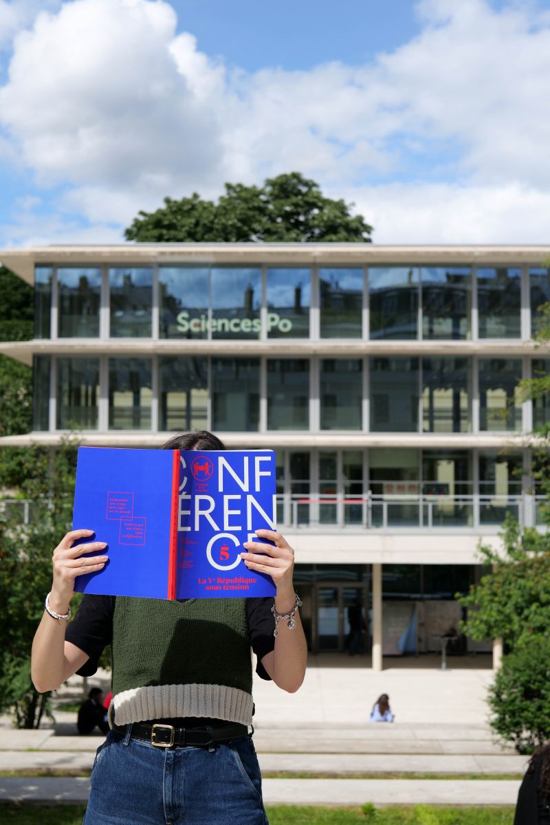« LA Ve RÉPUBLIQUE SOUS TENSION » : SCIENCES PO PUBLIE LE NOUVEAU NUMÉRO DE SA REVUE CONFÉRENCE