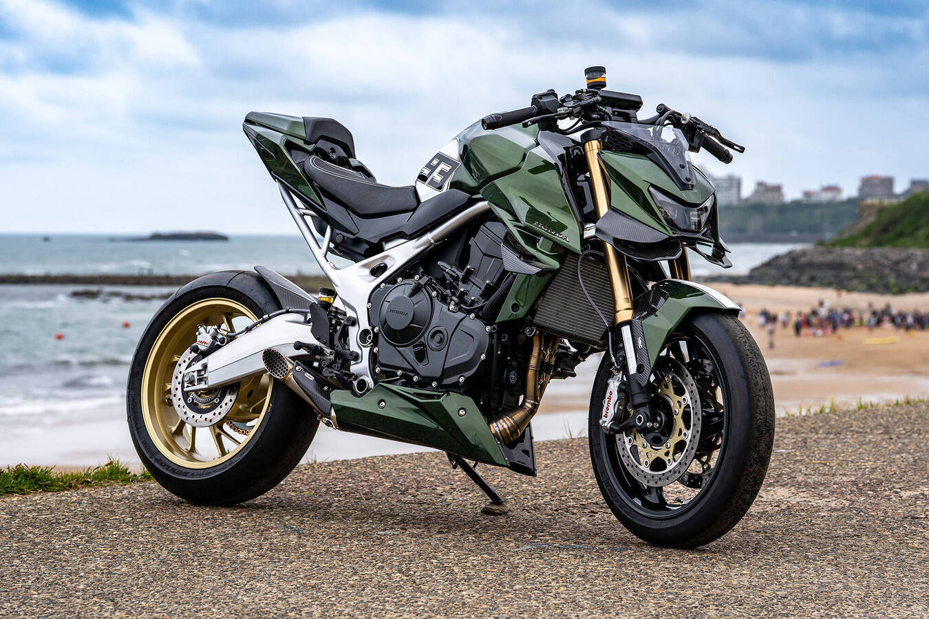 579578BattleofthetwinsHondacelebratestheCB750HornetandXL750Transalpat-jpg