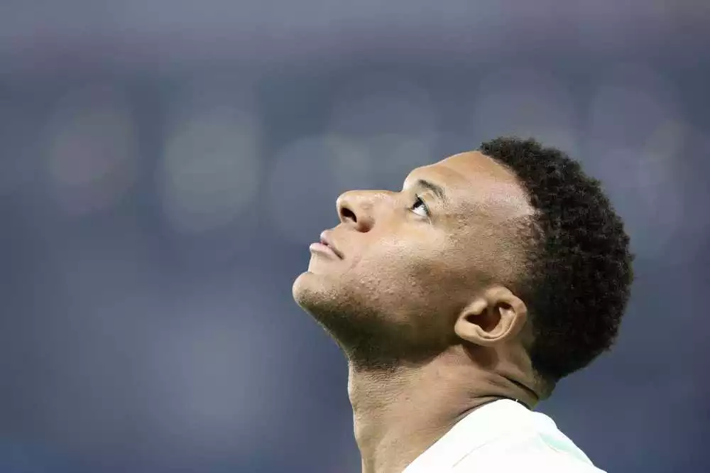 [FACT-CHECK] Le départ de Kylian Mbappé du PSG lié à Emmanuel Macron ? Attention à ce faux article