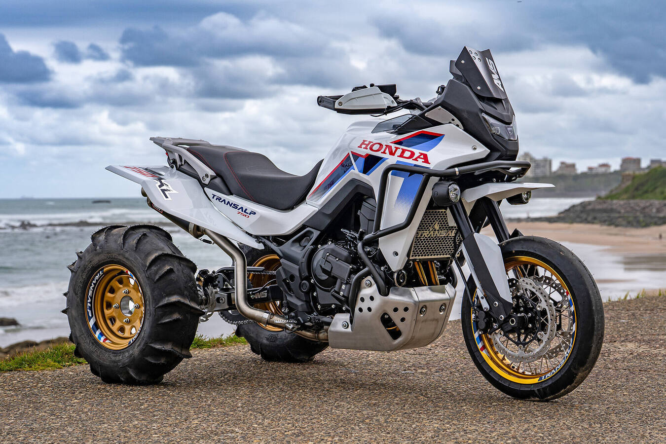 579549BattleofthetwinsHondacelebratestheCB750HornetandXL750Transalpat-jpg