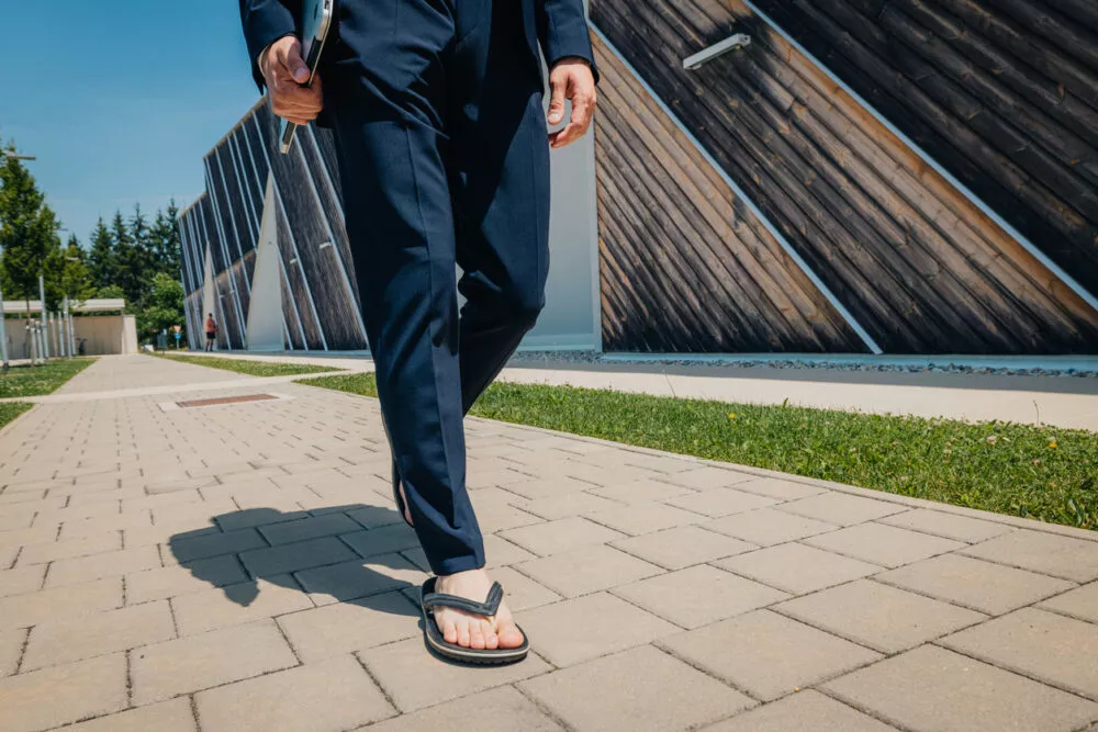 Les experts en étiquette sur les vêtements d’été au travail: 
